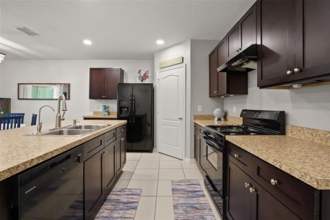 House in Deltona, Florida 4 bedrooms, 170.01 sq.m. № 2157882 - photo 14