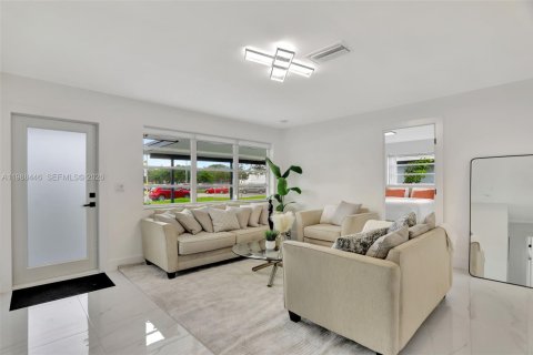 Купить виллу или дом в Помпано-Бич, Флорида 4 спальни, 138.33м2, № 2052629 - фото 10