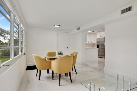 Купить виллу или дом в Помпано-Бич, Флорида 4 спальни, 138.33м2, № 2052629 - фото 23