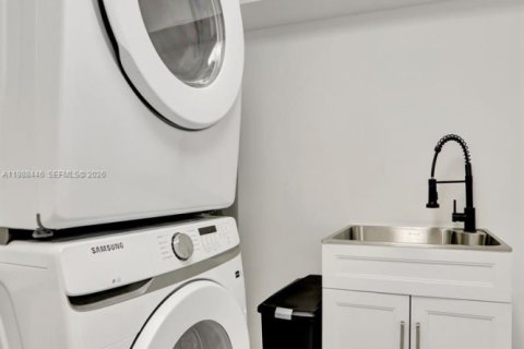 Купить виллу или дом в Помпано-Бич, Флорида 4 спальни, 138.33м2, № 2052629 - фото 19