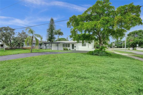 Купить виллу или дом в Помпано-Бич, Флорида 4 спальни, 138.33м2, № 2052629 - фото 29