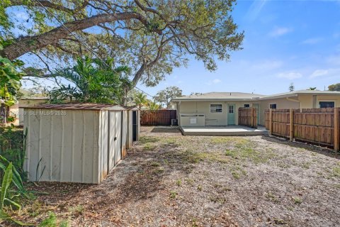 Commercial property in Dania Beach, Florida 132.57 sq.m. № 2038604 - photo 17