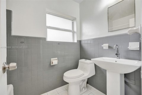 Commercial property in Dania Beach, Florida 132.57 sq.m. № 2038604 - photo 25