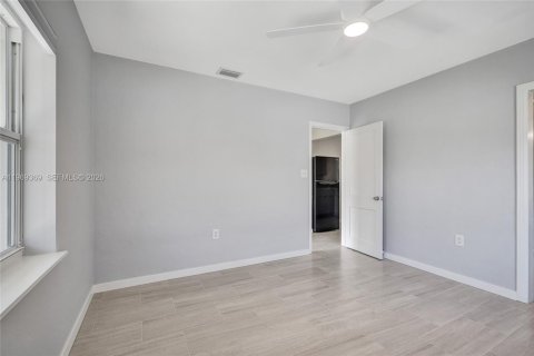 Commercial property in Dania Beach, Florida 132.57 sq.m. № 2038604 - photo 5