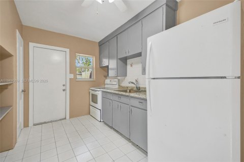 Commercial property in Dania Beach, Florida 132.57 sq.m. № 2038604 - photo 28