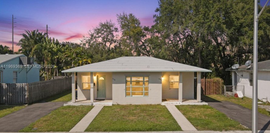 Commercial property in Dania Beach, Florida 132.57 sq.m. № 2038604