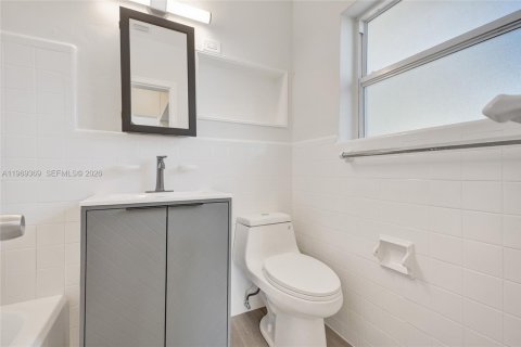 Commercial property in Dania Beach, Florida 132.57 sq.m. № 2038604 - photo 9