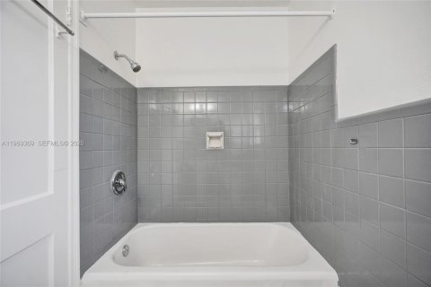 Commercial property in Dania Beach, Florida 132.57 sq.m. № 2038604 - photo 26