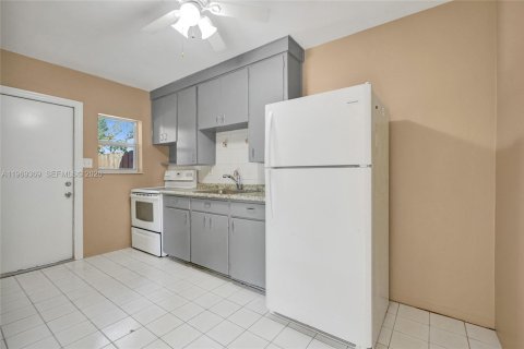 Commercial property in Dania Beach, Florida 132.57 sq.m. № 2038604 - photo 27
