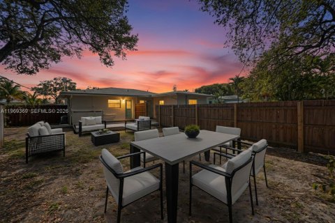 Commercial property in Dania Beach, Florida 132.57 sq.m. № 2038604 - photo 11