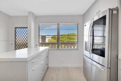 Condo in Coconut Creek, Florida, 2 bedrooms № 1936409 - photo 3