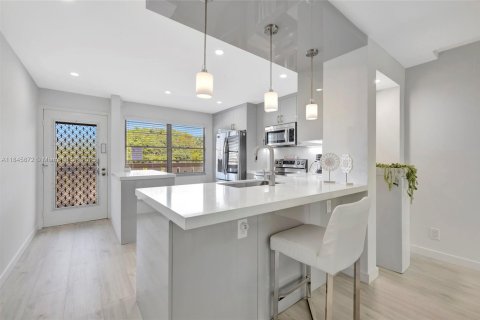 Condo in Coconut Creek, Florida, 2 bedrooms № 1936409 - photo 5
