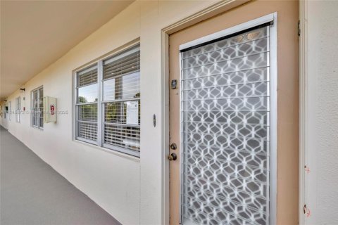 Condo in Coconut Creek, Florida, 2 bedrooms № 1936409 - photo 21