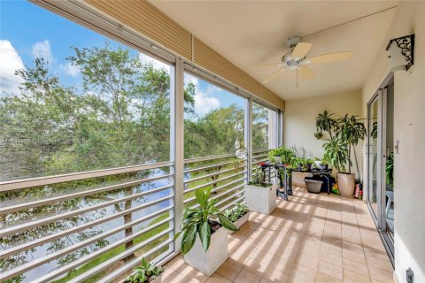 Condo in Coconut Creek, Florida, 2 bedrooms № 1936409 - photo 19