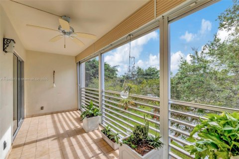 Condo in Coconut Creek, Florida, 2 bedrooms № 1936409 - photo 18
