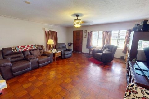 Casa en venta en Plant City, Florida, 3 dormitorios, 193.33 m2 № 2383473 - foto 6