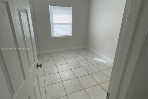 Villa ou maison à louer à Miami Gardens, Floride: 3 chambres, 92.9 m2 № 2008379 - photo 7