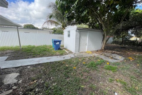 Villa ou maison à louer à Miami Gardens, Floride: 3 chambres, 92.9 m2 № 2008379 - photo 11