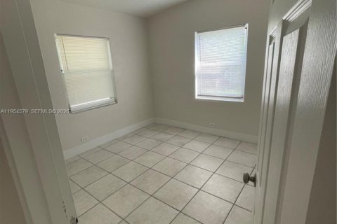 Villa ou maison à louer à Miami Gardens, Floride: 3 chambres, 92.9 m2 № 2008379 - photo 9