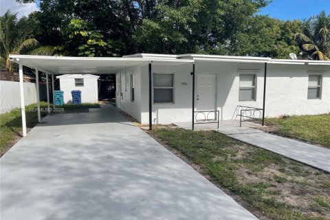 Villa ou maison à louer à Miami Gardens, Floride: 3 chambres, 92.9 m2 № 2008379 - photo 2