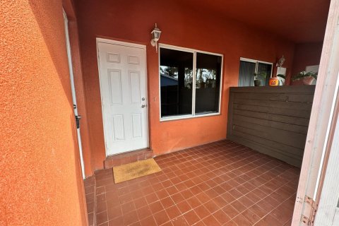 Apartamento en alquiler en Oakland Park, Florida, 2 dormitorios, 97.55 m2 № 2250766 - foto 2