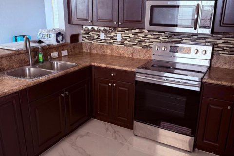 Купить кондоминиум в Хомстед, Флорида 3 спальни, 124.49м2, № 1957728 - фото 3