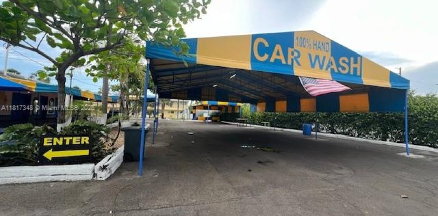 Commercial property in Fort Lauderdale, Florida № 1938440