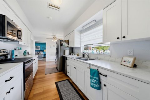 Villa ou maison à vendre à Tampa, Floride: 3 chambres, 182.37 m2 № 2149417 - photo 2
