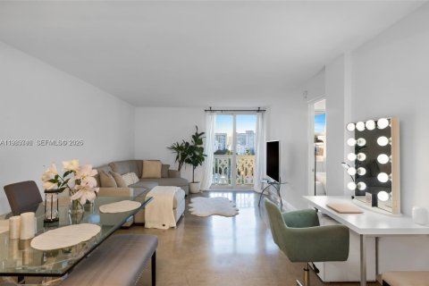 Кондоминиум с 1 спальней в Майами-Бич, Флорида № 2048506