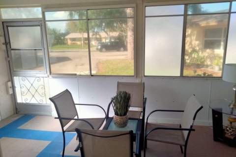 House in Deerfield Beach, Florida 2 bedrooms, 118.91 sq.m. № 1135434 - photo 1
