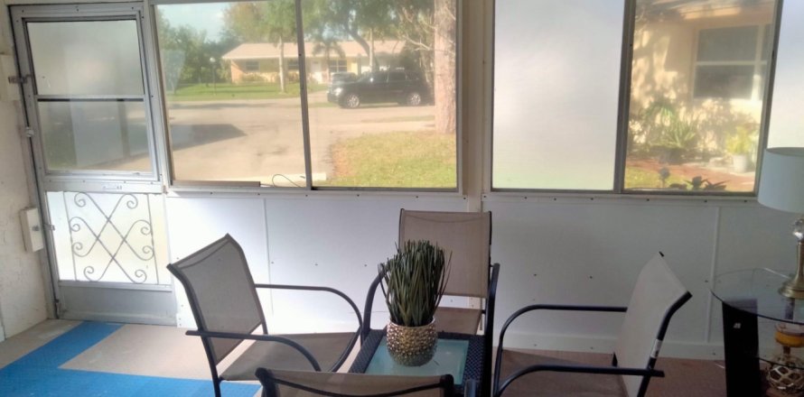 House in Deerfield Beach, Florida 2 bedrooms, 118.91 sq.m. № 1135434