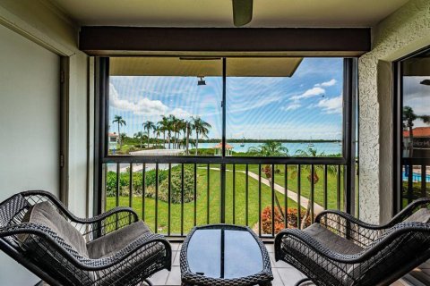 Condominio en alquiler en Saint Petersburg, Florida, 2 dormitorios, 85.01 m2 № 2097395 - foto 2