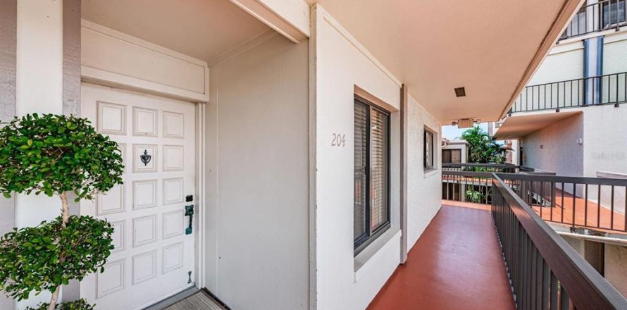Condominio en Saint Petersburg, Florida, 2 dormitorios  № 2097395