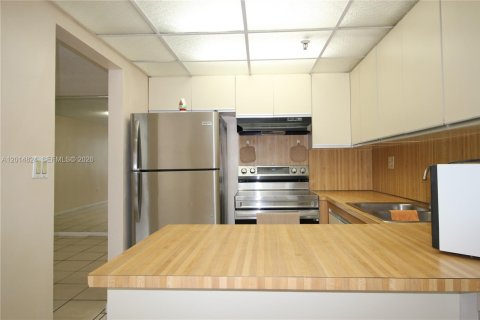 Condo in North Miami Beach, Florida, 1 bedroom  № 2183111 - photo 4