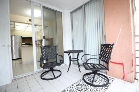 Condo in North Miami Beach, Florida, 1 bedroom  № 2183111 - photo 23
