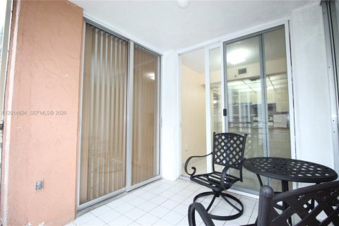 Condo in North Miami Beach, Florida, 1 bedroom  № 2183111 - photo 22