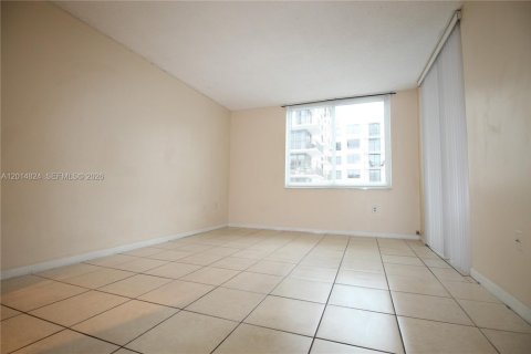 Condo in North Miami Beach, Florida, 1 bedroom  № 2183111 - photo 15