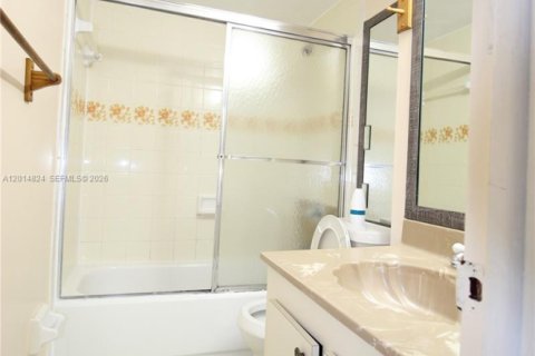 Condo in North Miami Beach, Florida, 1 bedroom  № 2183111 - photo 18