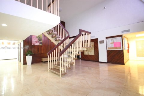 Condo in North Miami Beach, Florida, 1 bedroom  № 2183111 - photo 27