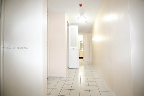 Condo in North Miami Beach, Florida, 1 bedroom  № 2183111 - photo 10