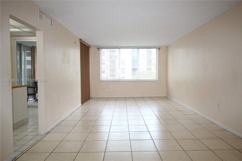 Condo in North Miami Beach, Florida, 1 bedroom  № 2183111