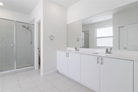 House in Homestead, Florida 5 bedrooms, 328.13 sq.m. № 2010494 - photo 4