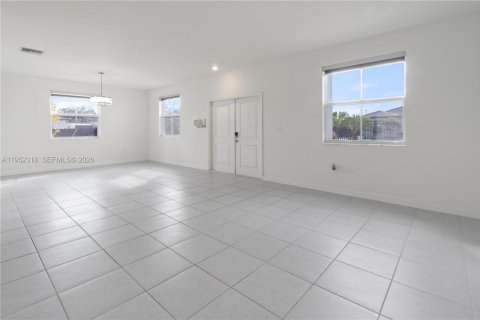 House in Homestead, Florida 5 bedrooms, 328.13 sq.m. № 2010494 - photo 23