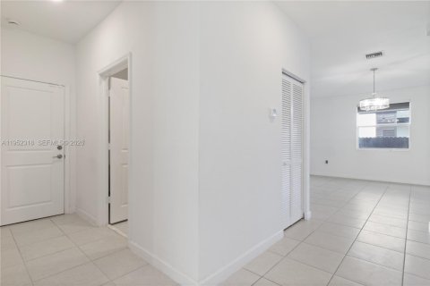 House in Homestead, Florida 5 bedrooms, 328.13 sq.m. № 2010494 - photo 24