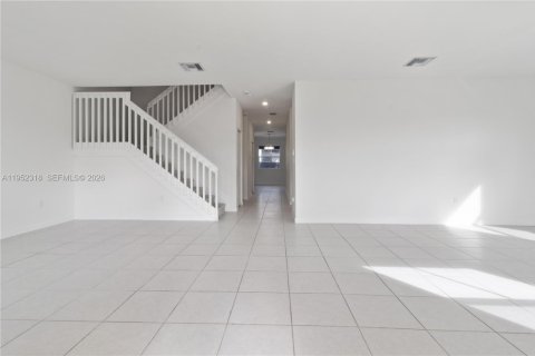 House in Homestead, Florida 5 bedrooms, 328.13 sq.m. № 2010494 - photo 14