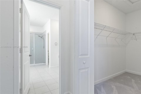 House in Homestead, Florida 5 bedrooms, 328.13 sq.m. № 2010494 - photo 25