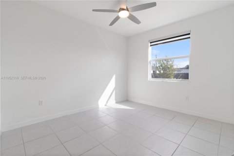 House in Homestead, Florida 5 bedrooms, 328.13 sq.m. № 2010494 - photo 22