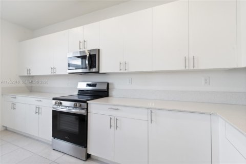 House in Homestead, Florida 5 bedrooms, 328.13 sq.m. № 2010494 - photo 11