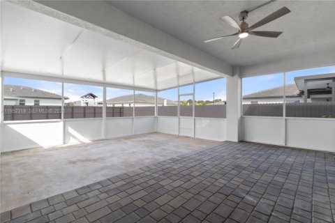 House in Homestead, Florida 5 bedrooms, 328.13 sq.m. № 2010494 - photo 8