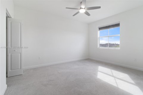 House in Homestead, Florida 5 bedrooms, 328.13 sq.m. № 2010494 - photo 15